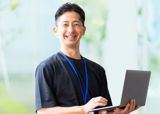 （イメージ）笑顔の男性